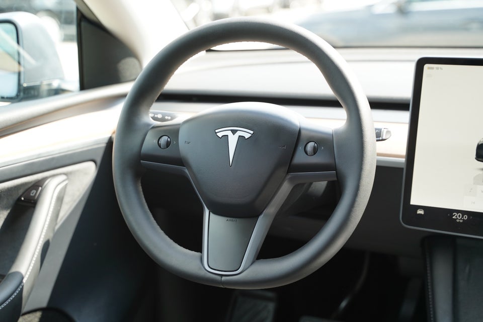 Tesla Model Y Long Range AWD 5d