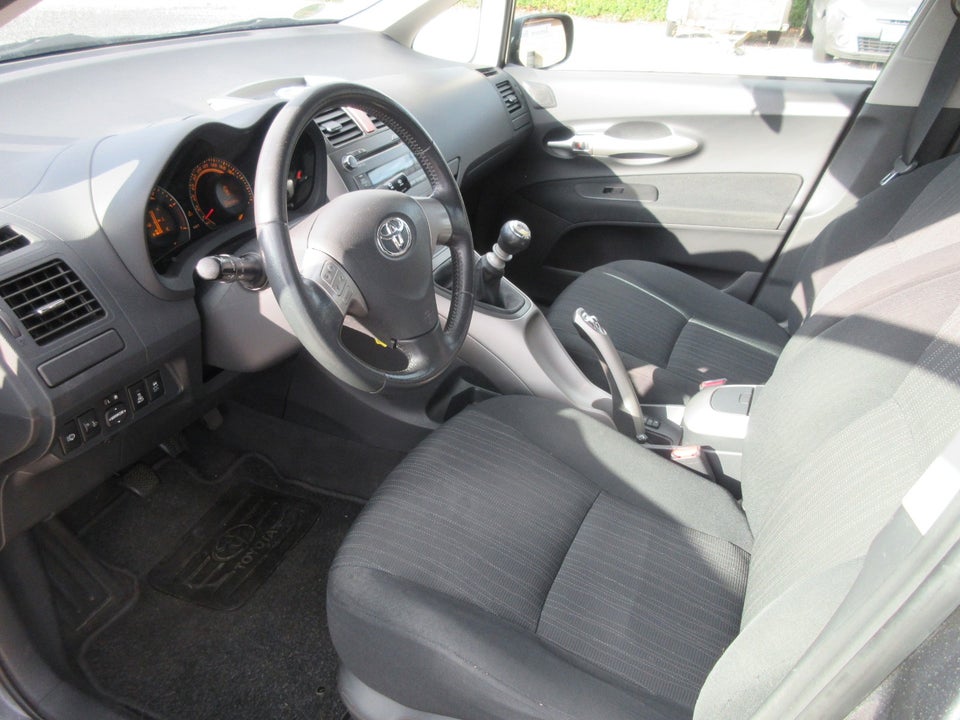 Toyota Auris 2,0 D-4D Sol 5d