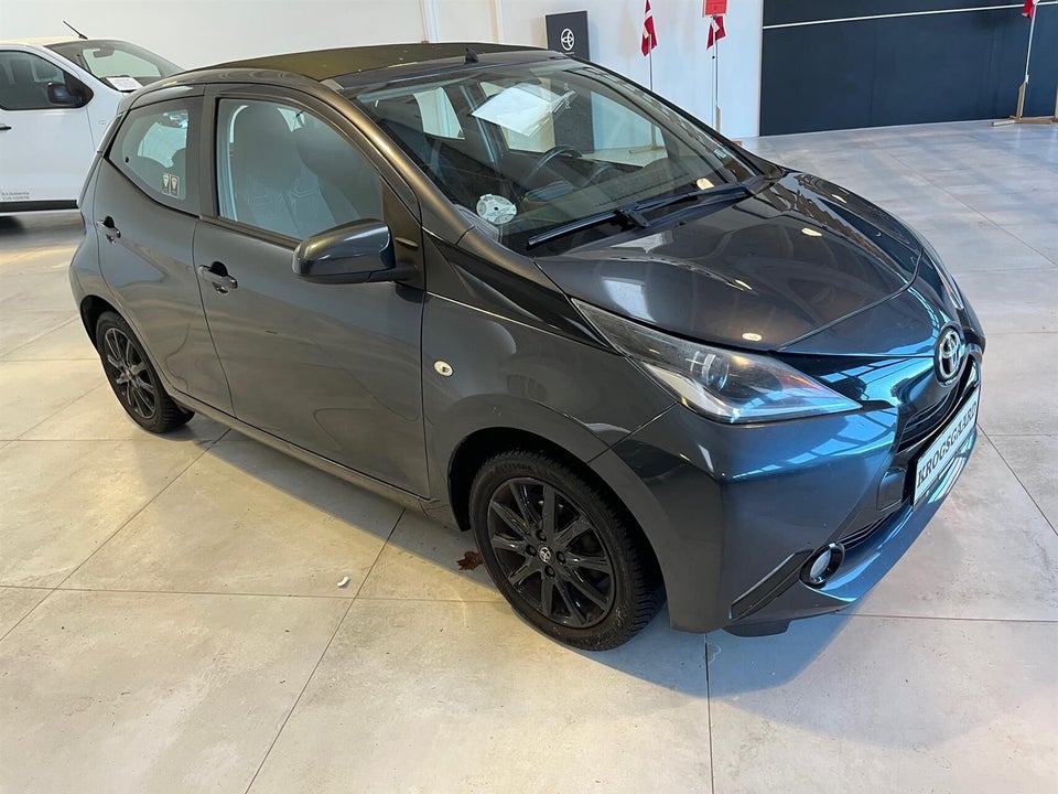 Toyota Aygo 1,0 VVT-i x-wave Sky 5d