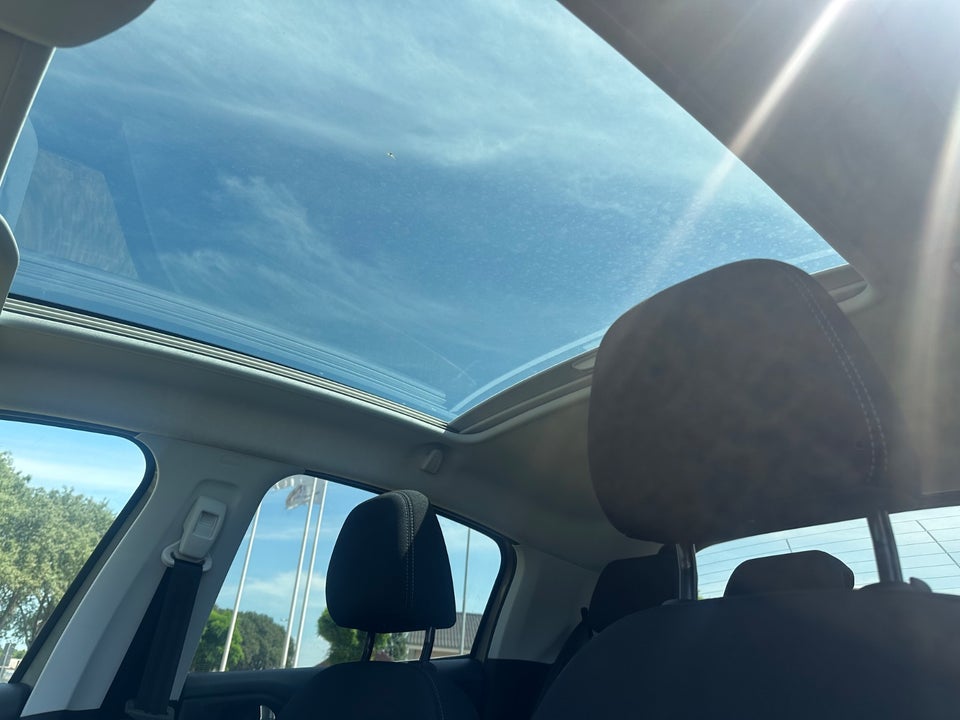 Peugeot 208 1,2 VTi Allure Sky 5d