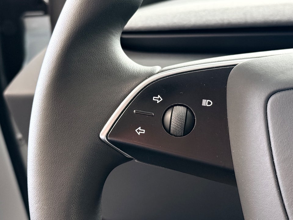 Tesla Model 3 Long Range AWD 4d