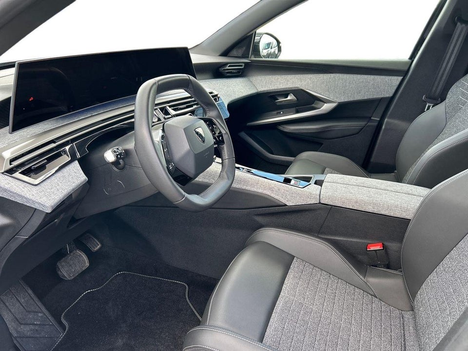 Peugeot e-5008 77 Allure 7prs 5d