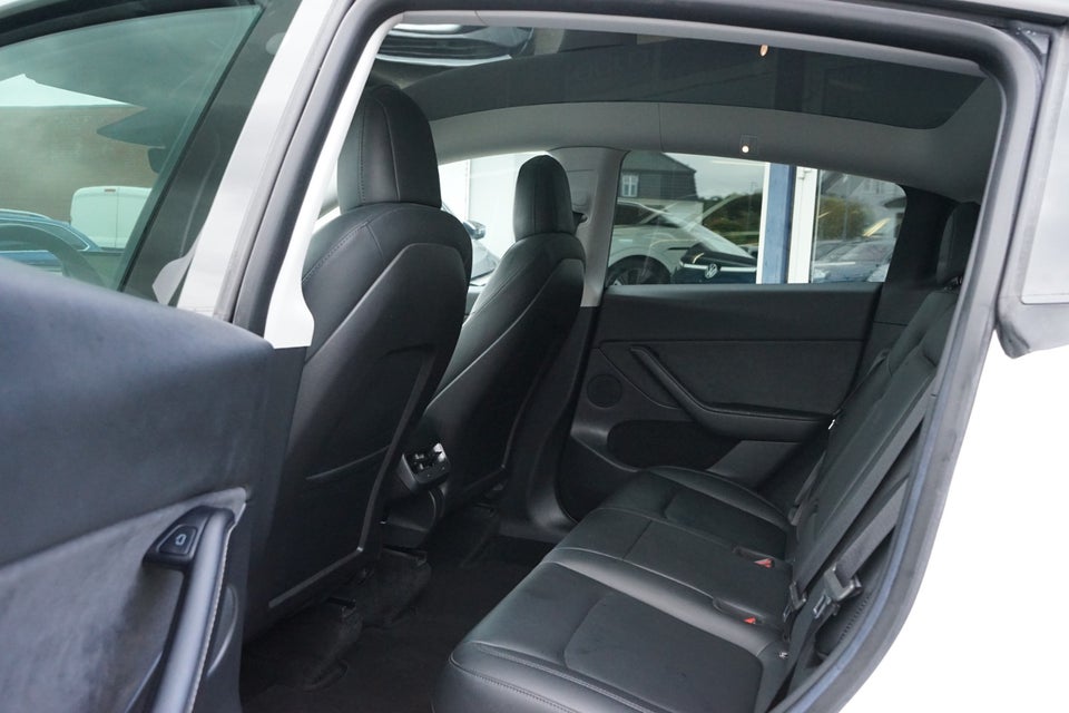 Tesla Model Y Long Range AWD 5d