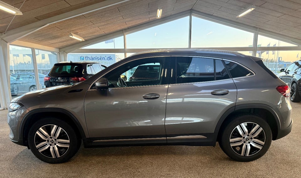 Mercedes EQA300 4Matic 5d