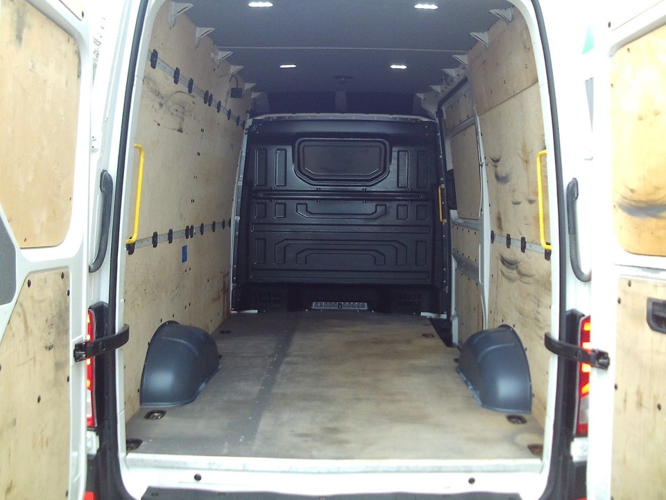 VW Crafter 35 2,0 TDi 177 Kassevogn L3H3