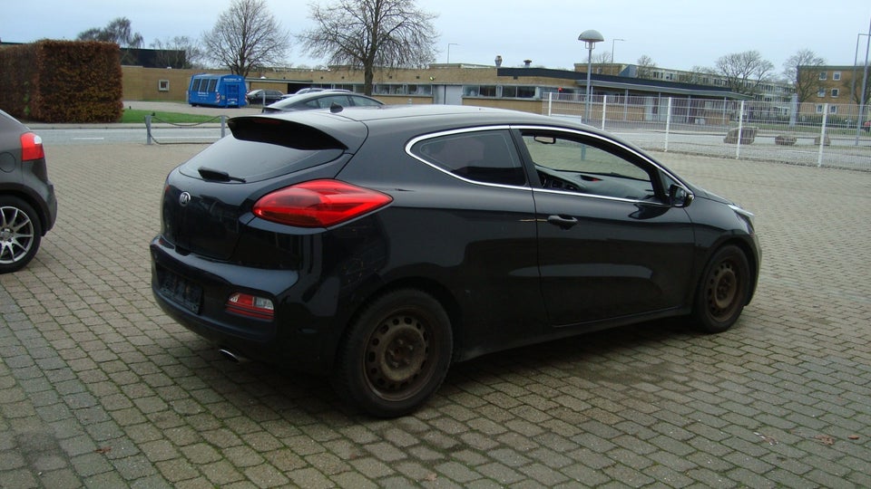 Kia Ceed 1,6 CRDi 128 Premium+ 5d