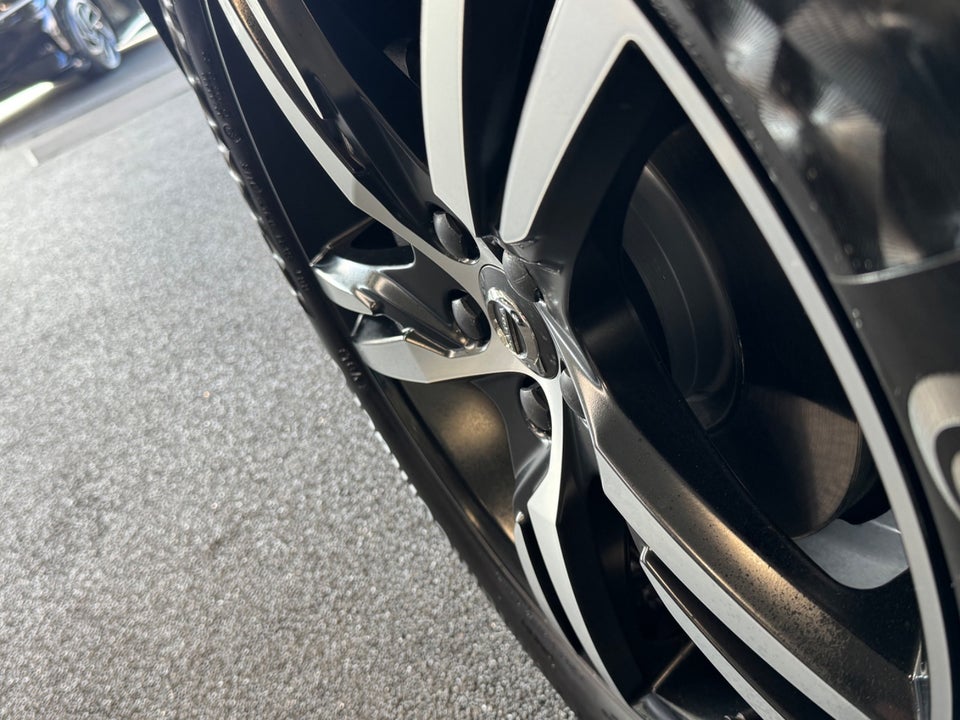 Volvo XC40 2,0 D4 190 R-Design aut. AWD 5d