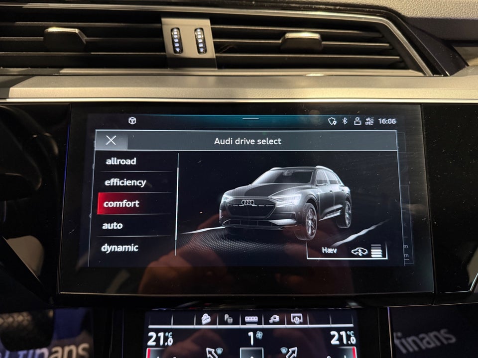 Audi e-tron 55 quattro 5d