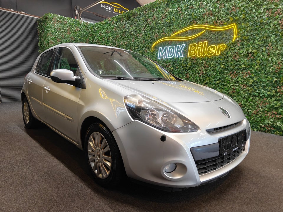 Renault Clio III 1,2 16V TCe Expression 5d