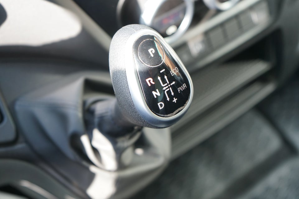 Iveco Daily 3,0 35S18 4100mm Box m/lift AG8