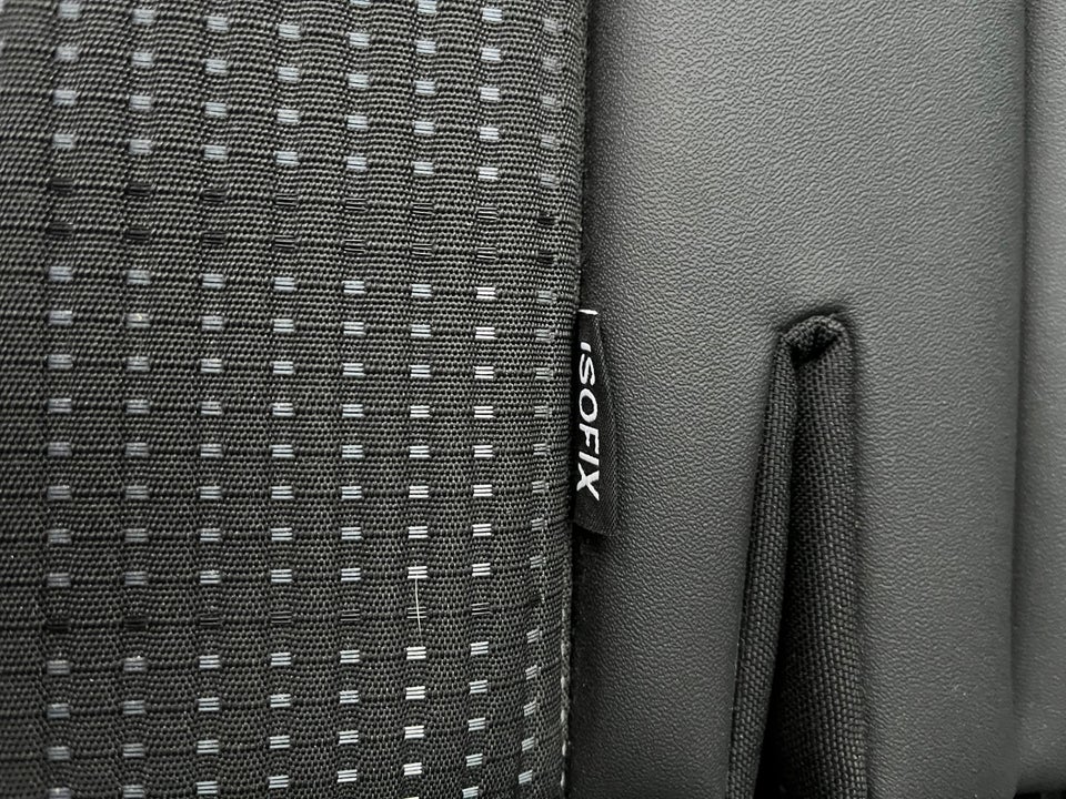 Peugeot 2008 1,2 PureTech 110 Prestige Sky 5d