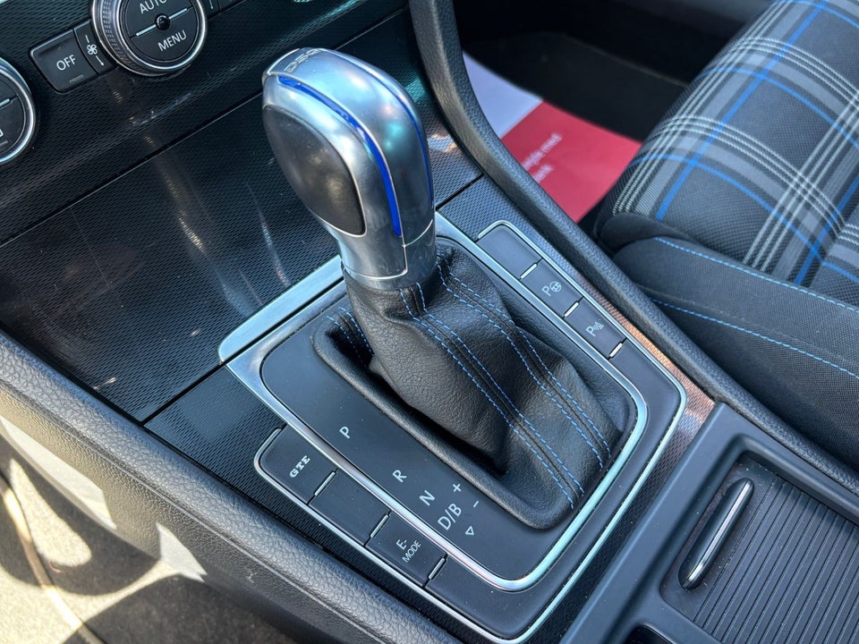 VW Golf VII 1,4 GTE Highline DSG 5d