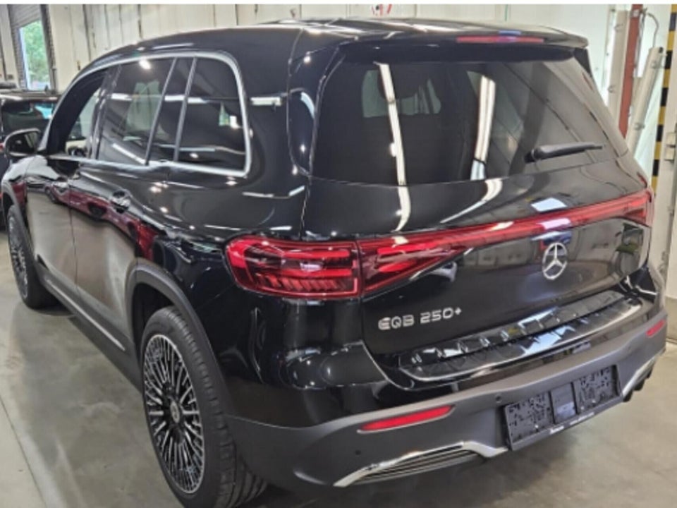 Mercedes EQB250+ AMG Line 5d