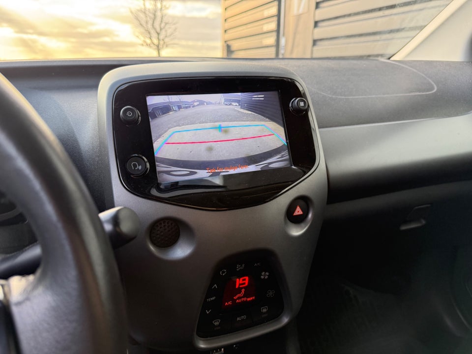Toyota Aygo 1,0 VVT-i x-sky 5d