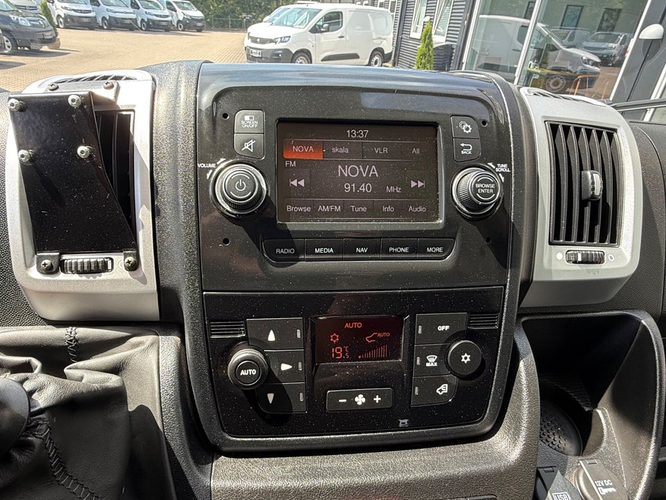Peugeot Boxer 333 2,2 BlueHDi 165 L3H2 Premium