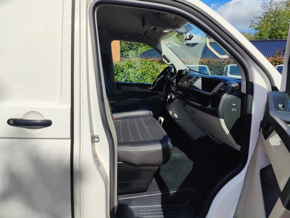 VW Transporter 2,0 TDi 150 Kassevogn DSG lang