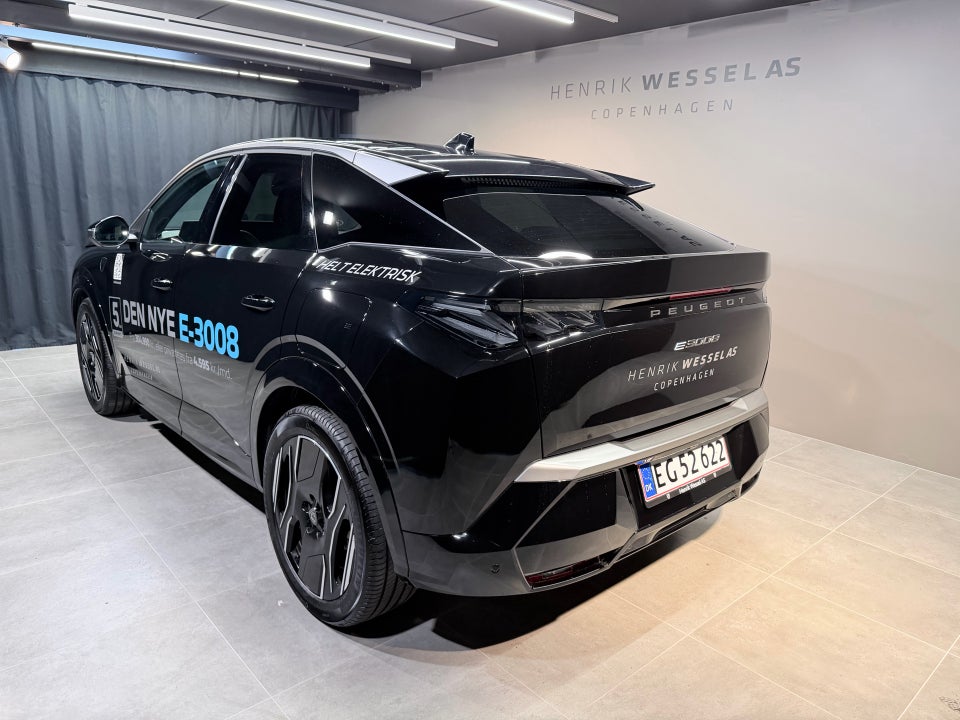 Peugeot e-3008 77 GT 5d