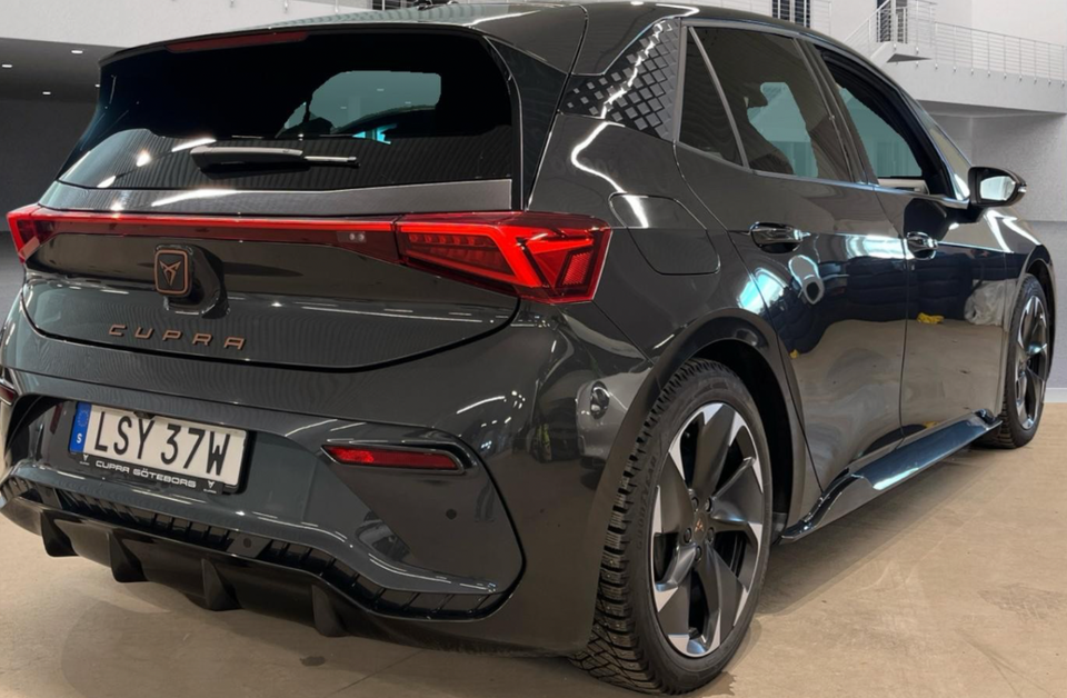 Cupra Born 77 e-Boost Dinamica Pack 5d