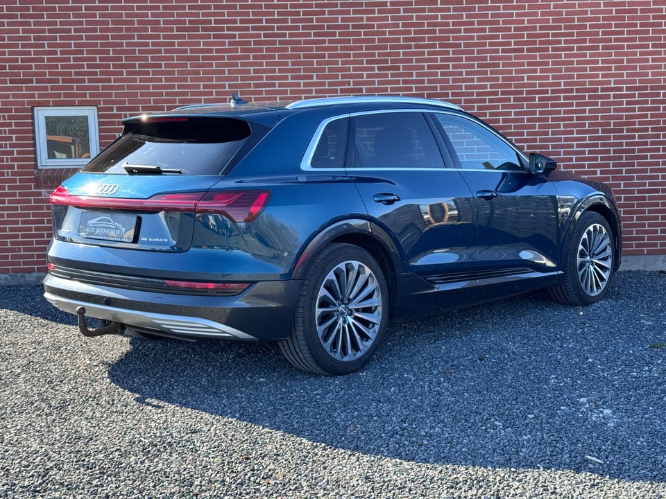 Audi e-tron 55 quattro 5d