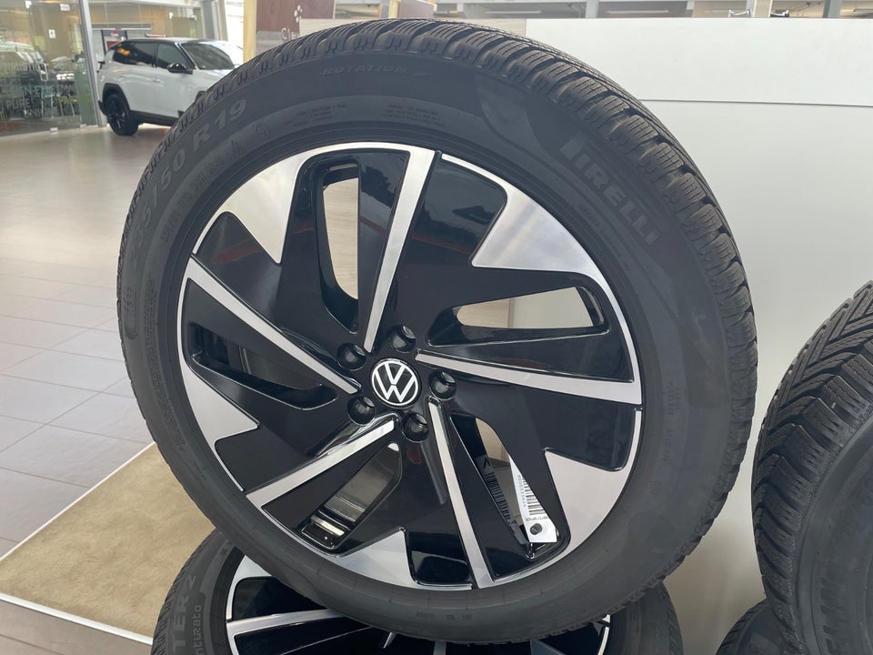 VW ID.7 77 Black Style 5d