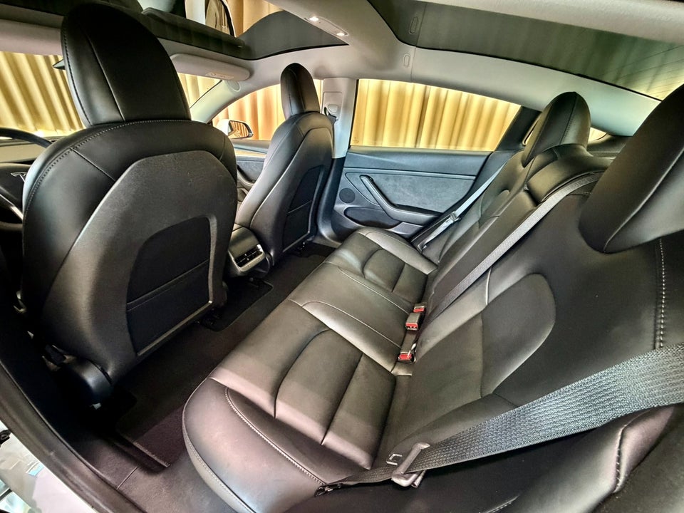 Tesla Model 3 RWD 4d