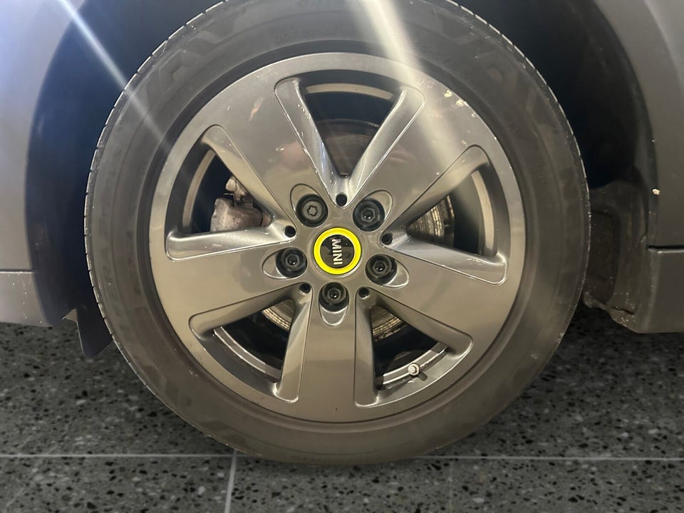 MINI Cooper SE Essential 3d