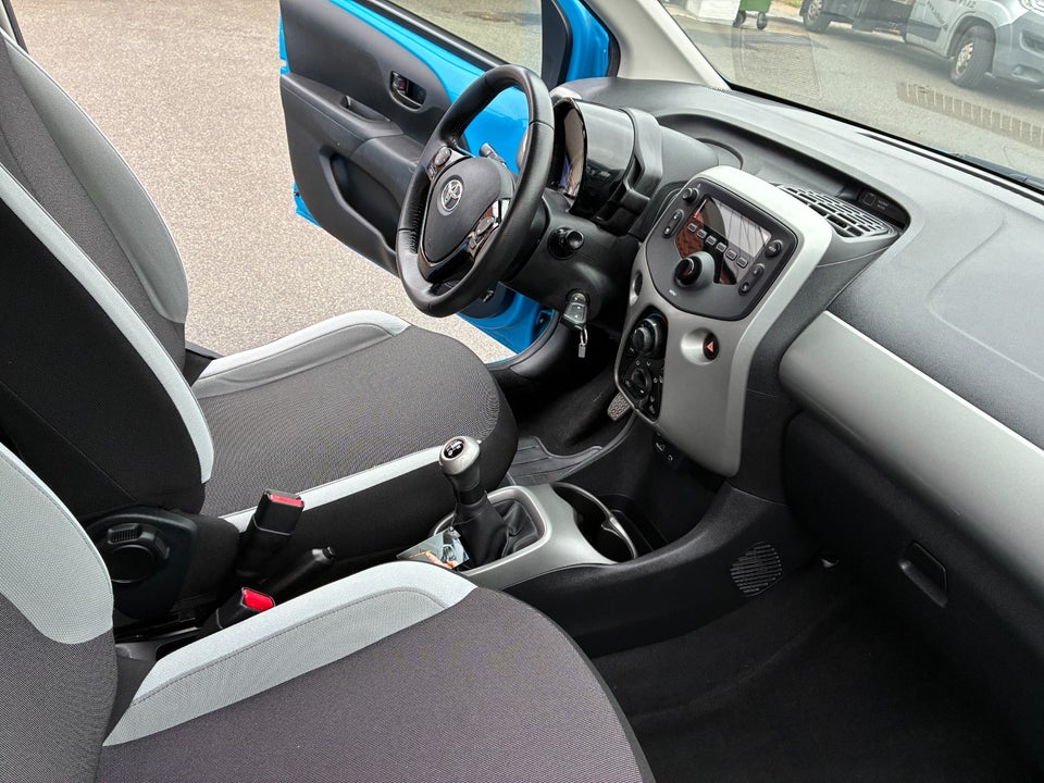 Toyota Aygo 1,0 VVT-i x-play 5d