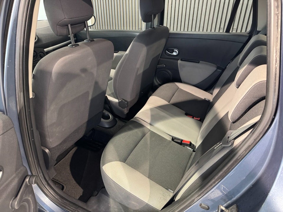 Renault Clio III 1,2 16V Authentique Sport Tourer 5d