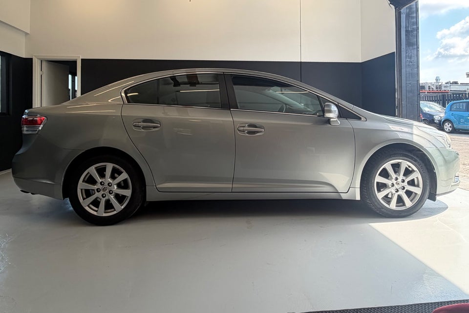 Toyota Avensis 1,8 VVT-i T2 E-CVT 4d