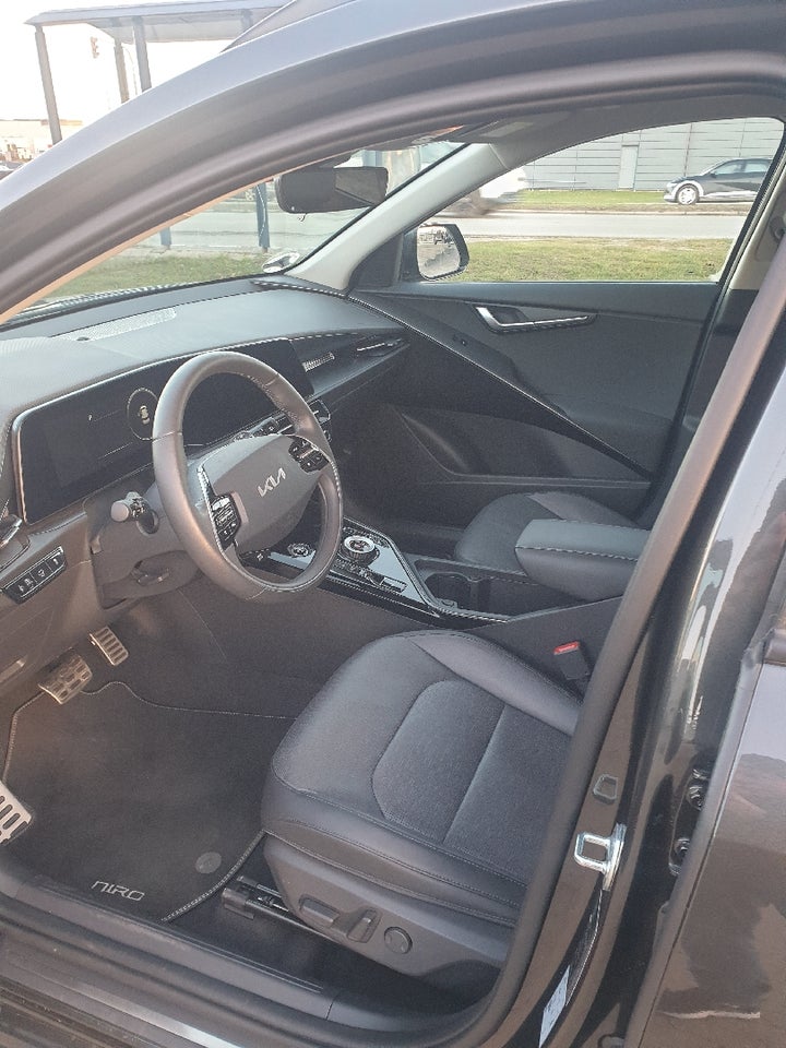 Kia Niro 64 EV Upgrade 5d