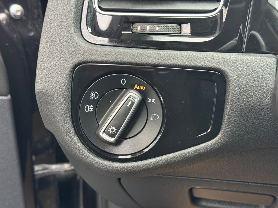 VW Golf VII 1,6 TDi 115 IQ.Drive Variant DSG 5d