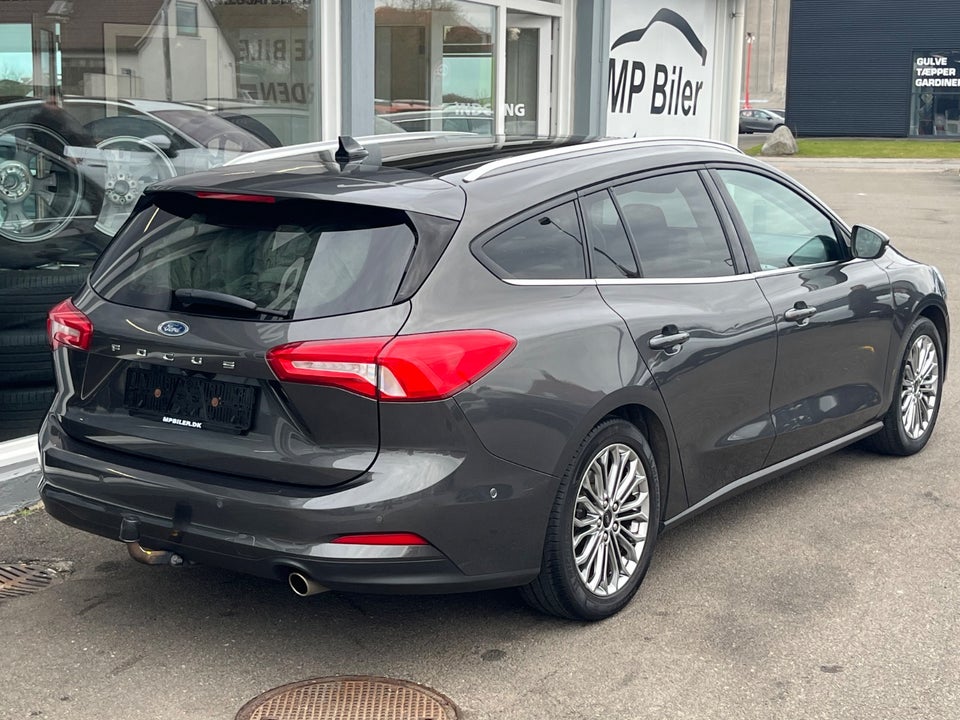 Ford Focus 1,0 EcoBoost Titanium Business 5d