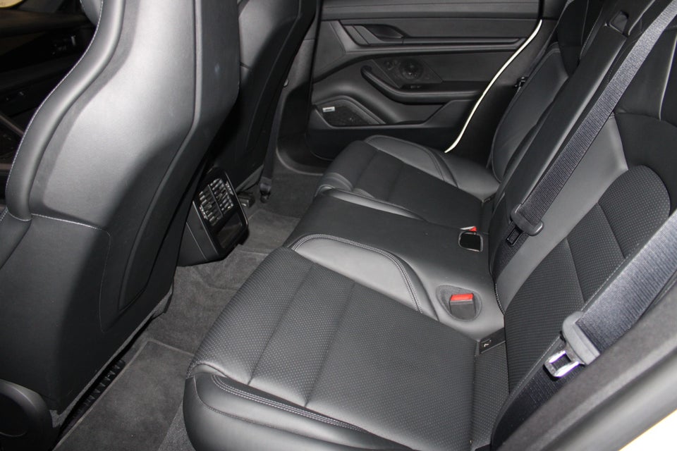 Porsche Taycan Performance+ 4d