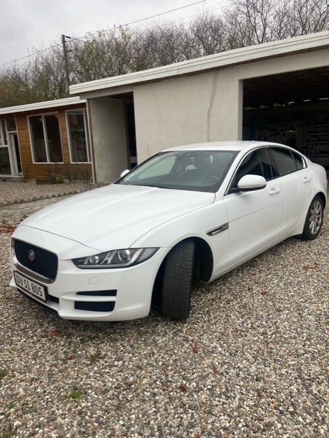 Jaguar XE 2,0 D180 R-Sport 4d