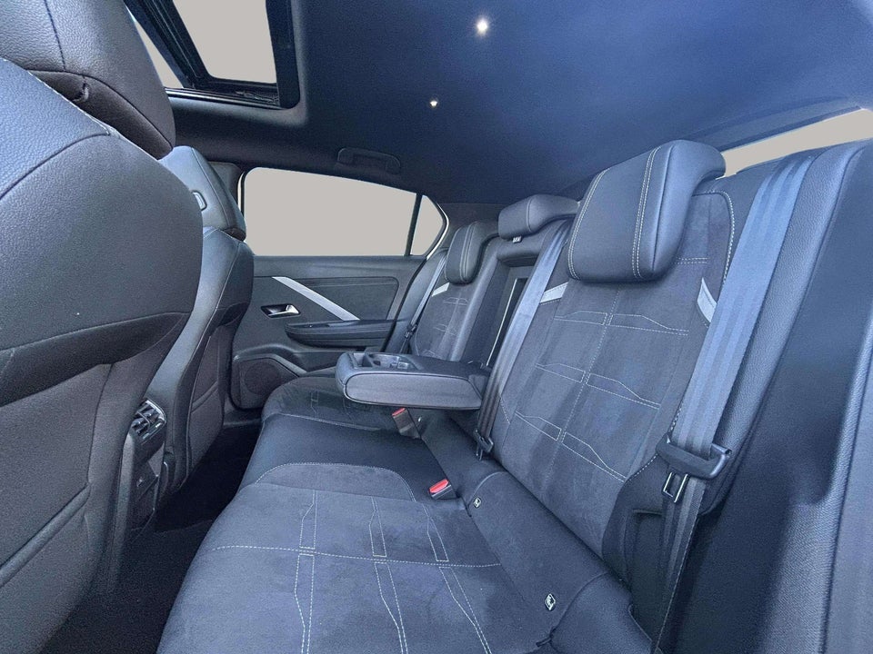 Opel Astra-e 54 Ultimate 5d