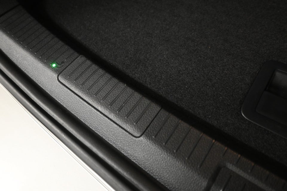 VW Golf VII 2,0 TDi 150 Comfortline+ Connect Variant DSG 5d