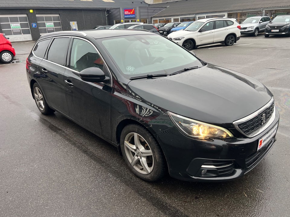 Peugeot 308 1,5 BlueHDi 130 Allure Sky SW 5d