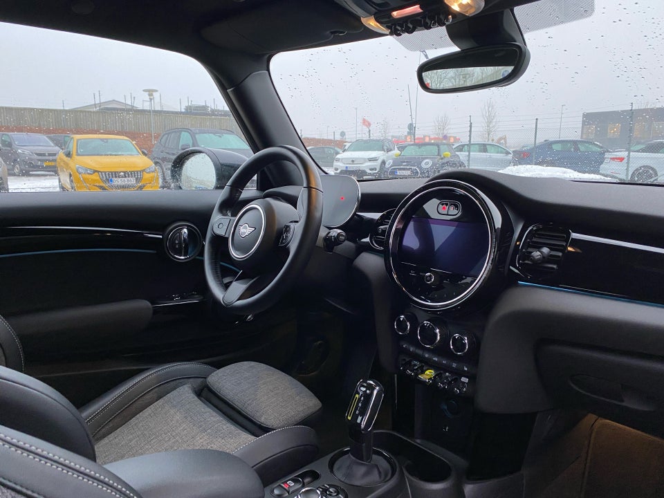 MINI Cooper SE Essential 3d