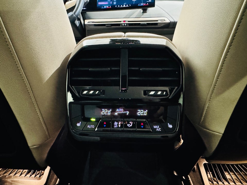 BMW iX xDrive40 Supercharged 5d