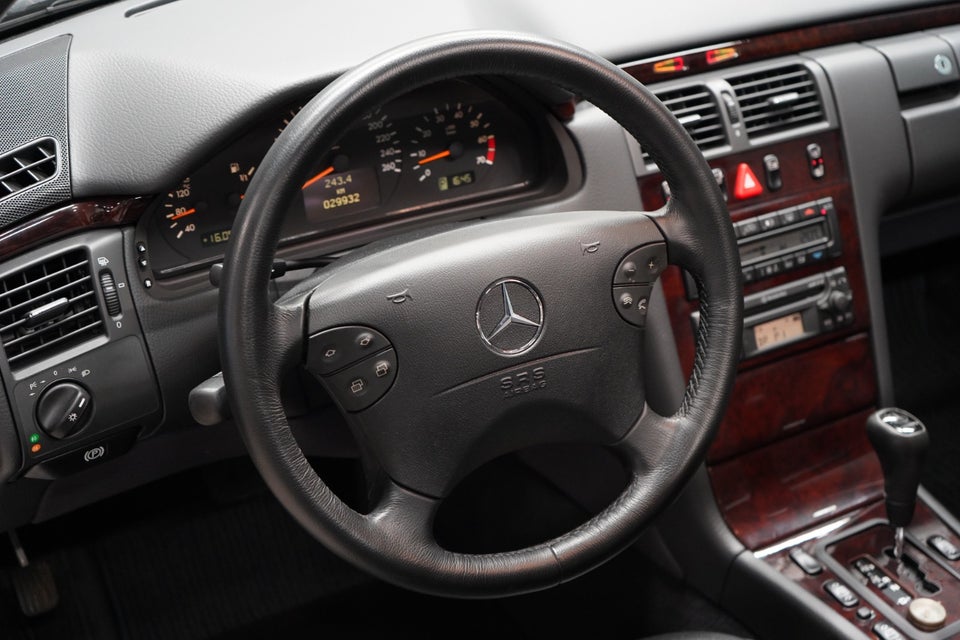 Mercedes E320 3,2 Elegance 4d