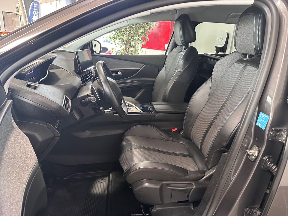 Peugeot 3008 1,6 Hybrid4 Allure Pack LTD EAT8 Van 5d