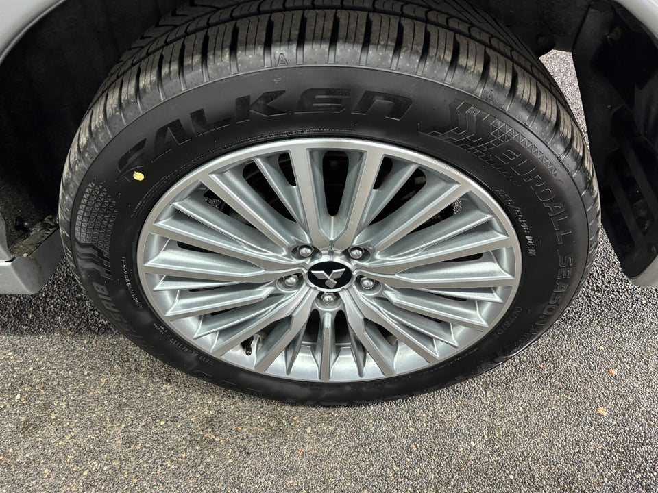 Mitsubishi Outlander 2,4 PHEV Business CVT 4WD 5d