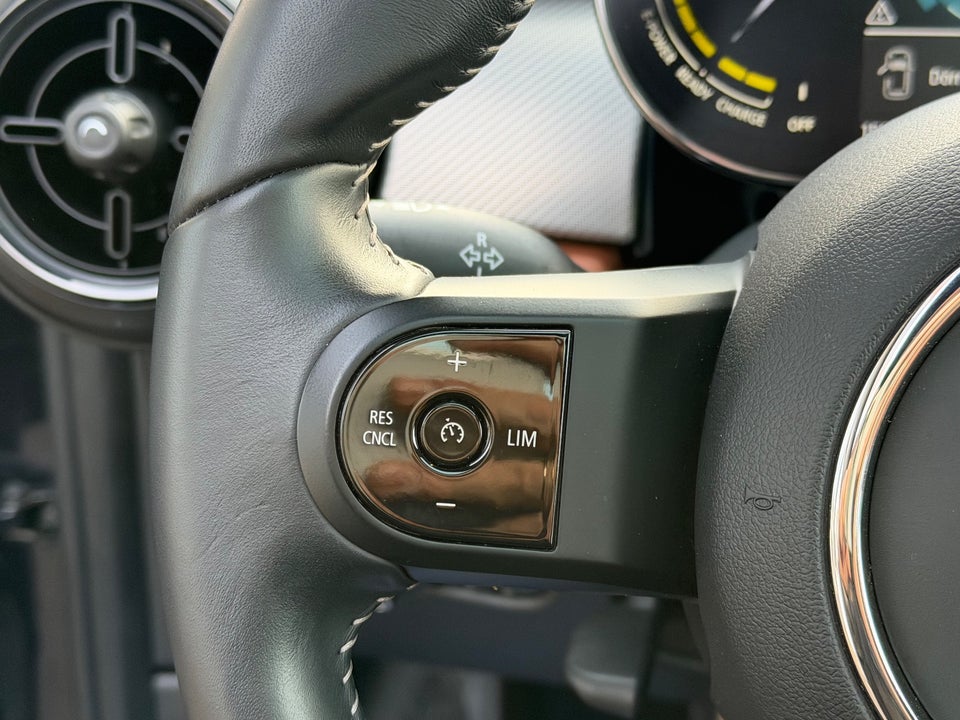 MINI Cooper SE Maximise 3d