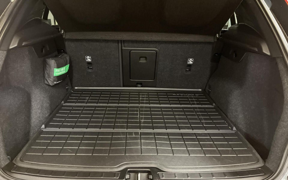 Volvo XC40 P8 ReCharge Twin Pro 5d