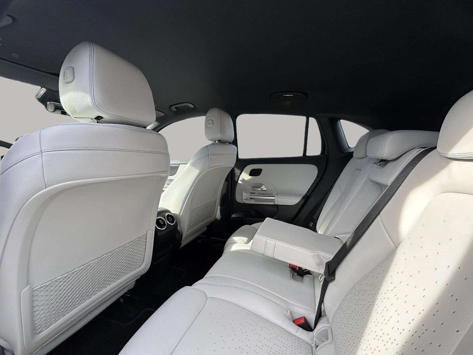 Mercedes EQA300 AMG Line Edition 1 4Matic 5d