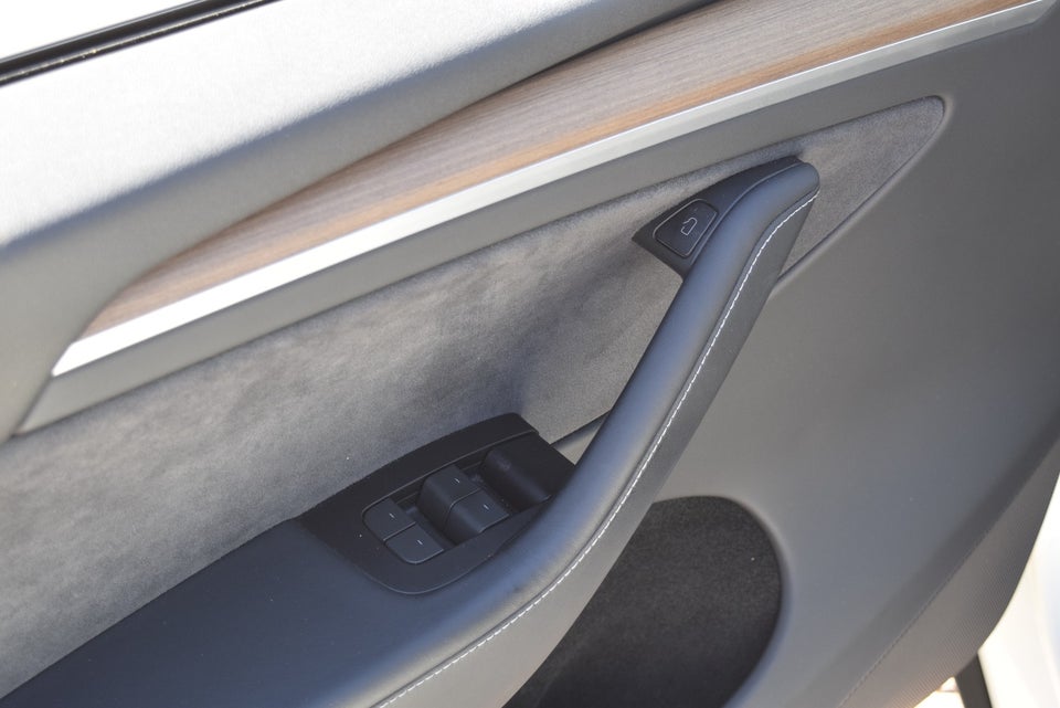 Tesla Model Y RWD 5d