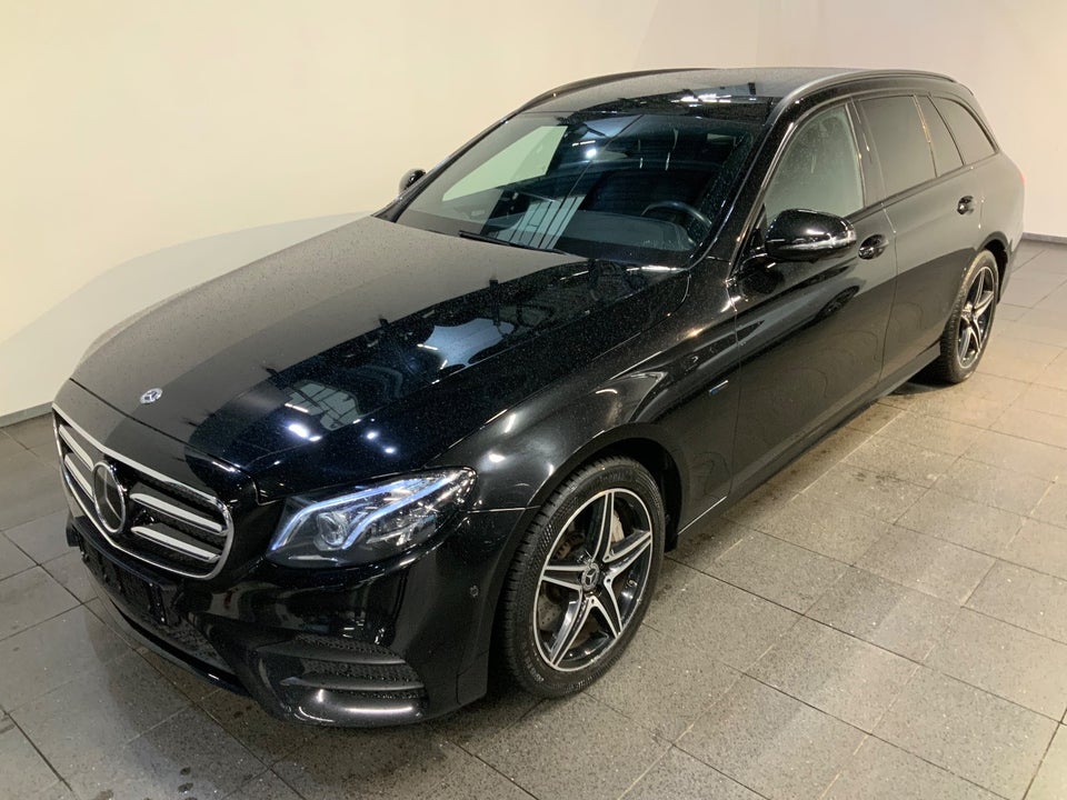 Mercedes E300 de 2,0 AMG Line stc. aut. 5d