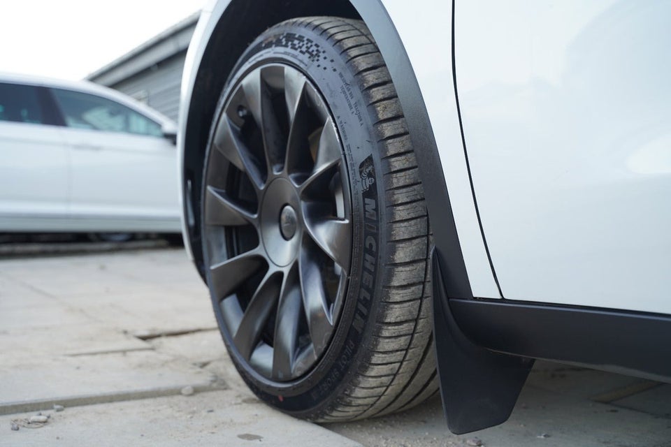 Tesla Model Y RWD 5d