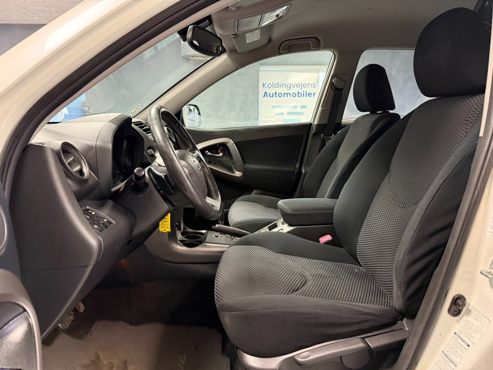 Toyota RAV4 2,2 D-CAT 150 T3 aut. 4x4 Van 5d