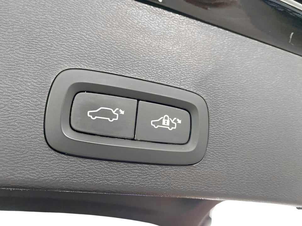 Volvo XC40 ReCharge Twin Ultimate 5d
